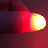 Bkazwe Magisches Daumenlicht 2 Stück Daumenlichter-LED-Fingerlampe Daumen Licht Rubber Thumb für Magische, Bar-Requisiten, Partyzubehör, Streichspielzeug, Magische Daumen Lichter (Red, One Size)