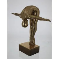Gilde Skulptur Cliffhanger aus Kunstharz, goldfarben, metallische Optik, 46 cm hoch, 56 cm breit, 17 cm tief