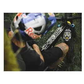 ALL MOUNTAIN STYLE extra rahmenschutz Kriss Kyle weis