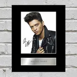 Signiertes Foto von Bruno Mars, mit Passepartout