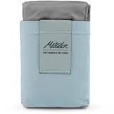 MATADOR Pocket Blanket 4,0 - Blau (Sitzplätze 2-4); Ultraleicht Picknickdecke mit Pflöcken; Faltbare Picknickdecke für Trockenes Sitzen; Stranddecke Sandfrei für Konzert, Wandern, Camping