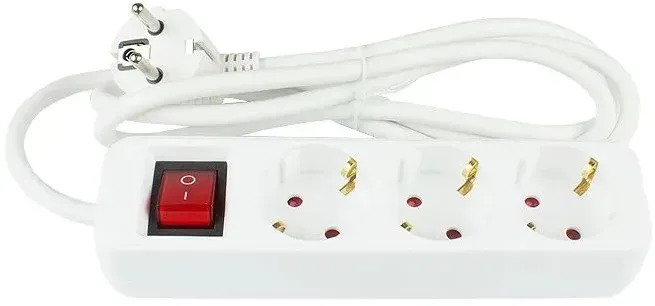 Alcasa PS013-W015 Verlängerungskabel 1,5 m 3 AC-Ausgänge Drinnen Weiß