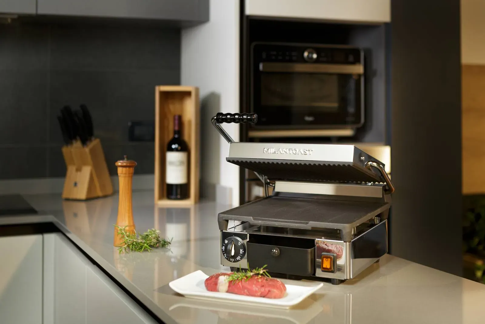 Panini Grill Gusseisenplatte gerillt oben, glatt unten