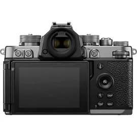 Nikon Z f + Nikkor 24-70 mm f/4,0 S silber
