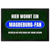 speecheese Hier wohnt EIN Magdeburg-Fan Fußmatte XL in 40x60 cm mit Rasenmotiv Sportfan Magdeburg Sport Deutschland Kult