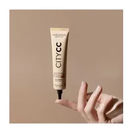 Mádara MADARA Hyaluronic Anti-Pollution CC Cream LSF15 Light Kennenlerngröße