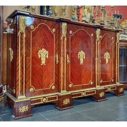 Casa Padrino Barock Schrank Braun / Gold / Creme - Barock Massivholz Wohnzimmer Sideboard mit 3 Türen - Barock Büro Schrank - Barock Möbel - Barock Einrichtung - Barockstil Wohnzimmer & Büro Möbel