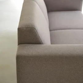 Tikamoon 2,5-Sitzer-Sofa Lars mit taupegrauem Stoffbezug