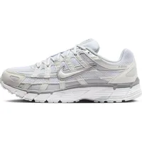 Nike P-6000 Damen Metallic Summit White/Pure Platinum/Wolf Grey/White 38,5