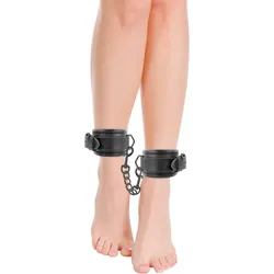 Bdsm handgelenk- und fußfesseln aus schwarzem leder