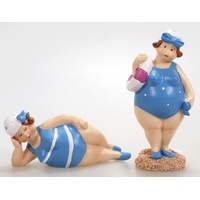 2 Badenixen - blau - stehend und liegend 10 cm im Badeanzug mit Schwimmring für Tisch Kommode Schrank Mädchen Rubensfrau mollige Dame Dicke Frau Badezimmer Figur